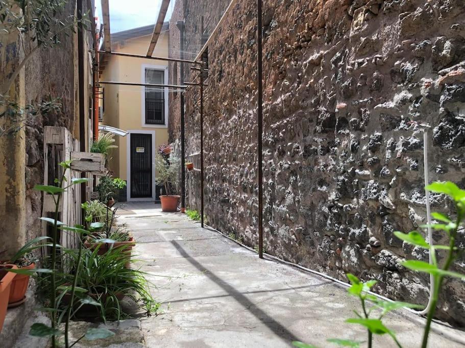 Suite Vicolo Lavico CTA Exterior foto